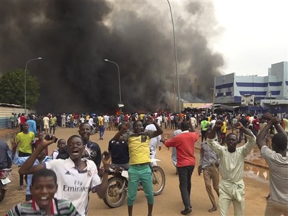 尼日政變屆滿一週 美下令部分使館人員撤離