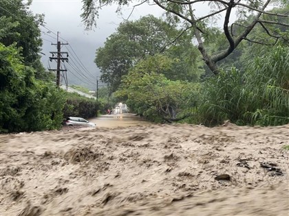 早安世界》雨炸南投 仁愛鄉多處道路坍方、廬山麗來飯店地基掏空