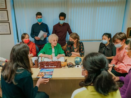 97歲彭蒙惠教三代人學英語 讚台灣雖小卻如鑽石閃亮【專訪】