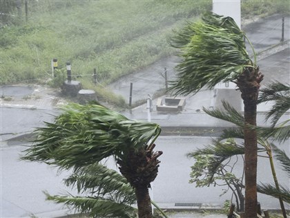 颱風卡努再襲沖繩 那霸機場取消全天航班影響5.7萬旅客