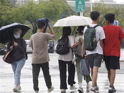 吳德榮：中南部防局部豪大雨 颱風蘭恩生成率70%但無侵台疑慮