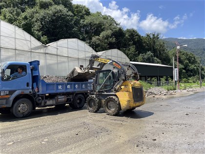 暴雨釀災交通中斷 南投仁愛鄉8日停班課