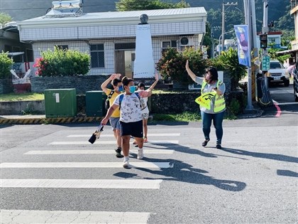 參考日本學童過馬路要舉手 基隆i-Voting蒐民意