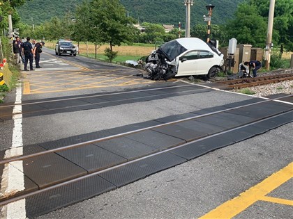 花蓮自小客車撞上太魯閣號 東正線單線雙向行車