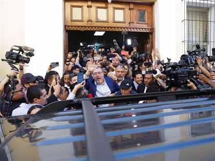 反貪訴求獲選民認同 阿雷巴洛當選瓜地馬拉總統