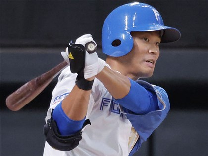 王柏融2度敲關鍵安打 本季第3次獲英雄訪問[影]