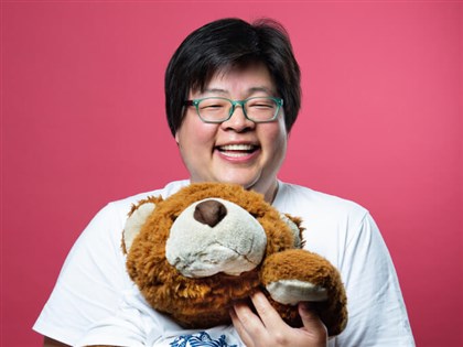 台灣單口喜劇演員黃冠文登英媒 不畏自嘲挑戰底線