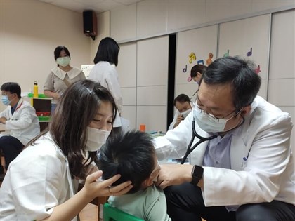 守護慢飛天使健康成長  大台中診所協會愛心義診