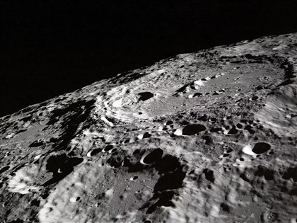 印度登陸器探測車出動 證實月球南極有硫