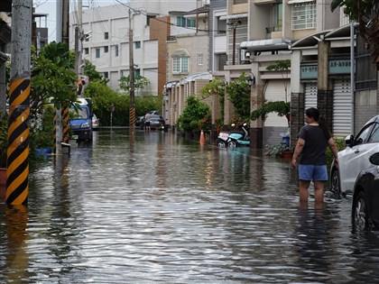 颱風蘇拉及大潮影響 雲高屏海水倒灌多處淹水