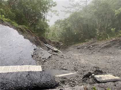 颱風海葵挾豪雨 南橫路基流失交通中斷 利稻成孤島