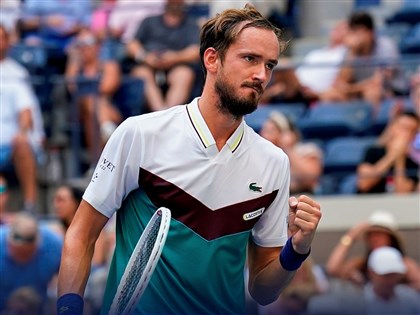 梅迪維夫直落三克敵 生涯第4度闖進美網4強[影]