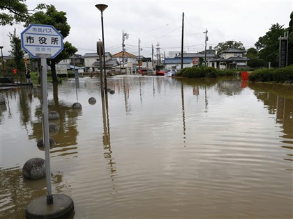 颱風鴛鴦轉熱帶低壓仍致日本雨災 千葉福島民宅泡水