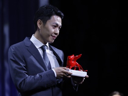 李鴻其導演處女作「愛是一把槍」擒威尼斯未來之獅獎 台灣第一人[影]