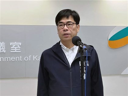 探視高雄苓雅區命案失親童 陳其邁致歉：社會局做得不夠