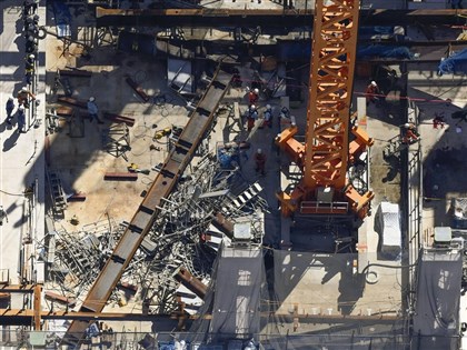 東京車站附近15噸鋼骨掉落 至少釀2死3傷[影]