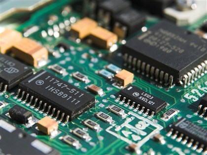 阻半導體企業在中國擴張 美發布晶片補助最終限制