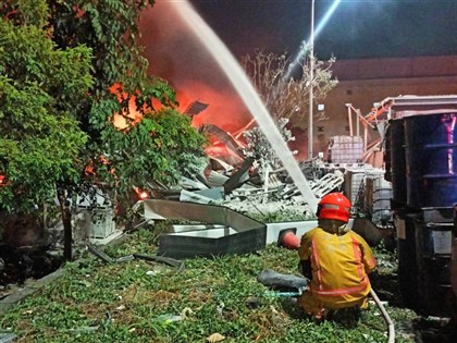 屏東大火消防員殉職 陳建仁：不是因為噴水後爆炸
