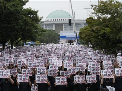 怪獸家長與學生夾擊 韓國教權為何萎縮？