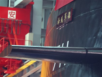 海鯤潛艦下水為何僅象徵觸水？鄭文隆：造船傳統、機敏設備待測試