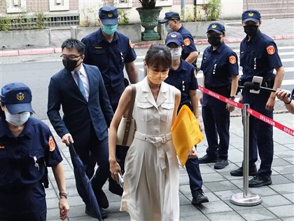 高虹安涉詐領助理費案 前助理王郁文出庭否認犯罪