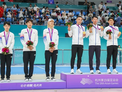 亞運競速溜冰男子3000公尺接力 台灣快0.01秒壓線逆轉韓國摘金