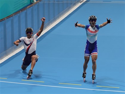 亞運競速溜冰韓國太早慶祝 台灣選手壓線0.01秒勝出奪金喊「奇蹟」