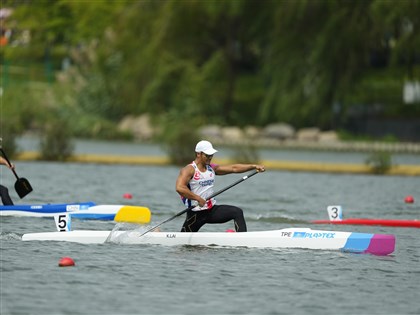 賴冠傑1000公尺單人划槳逆轉奪冠 台灣亞運史上輕艇靜水競速首金