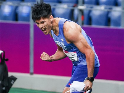 楊俊瀚壓線0.01秒擊敗卡達選手 亞運男子200公尺摘銅