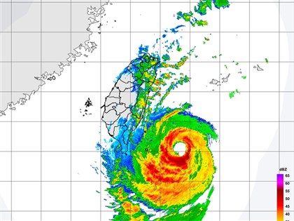 颱風小犬略增強屏花東入夜防豪雨 綠島蘭嶼最大陣風可能達17級