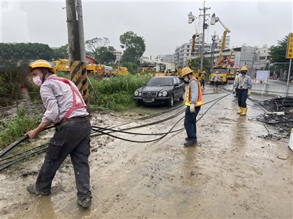 颱風小犬襲台釀1死304傷 37萬戶曾停電、3.2萬戶待修復【更新】