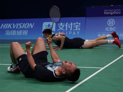 亞運羽球麟洋配直落二擊敗世界第1組合 闖4強保底銅牌