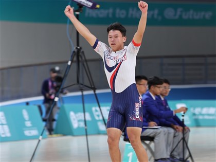 15歲王宥鈞擊敗中國好手 亞運滑輪速度過樁奪金