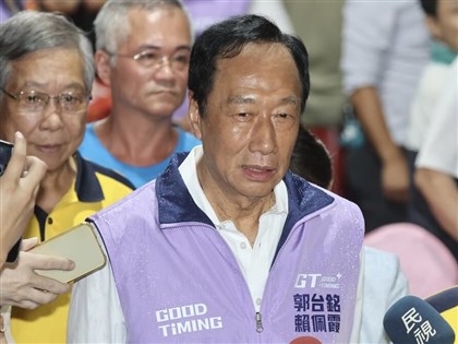 郭台銘宣布總統連署逾30萬份突破門檻 喊奮戰到底 