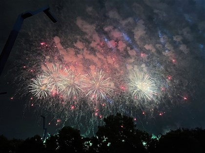 國慶焰火未準時施放、無人機表演取消 慶籌會致歉