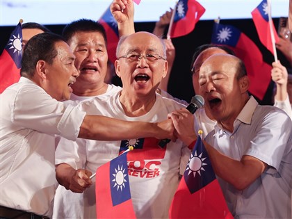 侯友宜首場萬人造勢 韓國瑜站台：我人來心也來了