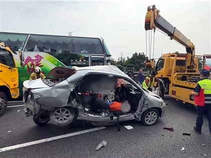 竹科廠員工旅遊國道事故 遊覽車自小客碰撞4死22輕傷