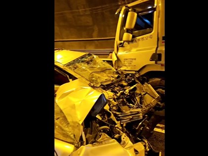 台9線新澳隧道連環追撞車禍  多人受傷消防搶救[影]