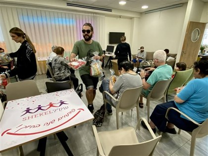 戰火下以色列身心障礙老人焦慮不安 日照中心人員短缺面臨挑戰