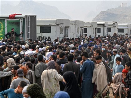 巴基斯坦下驅逐令 無證阿富汗人急離境隊伍綿延長達7公里