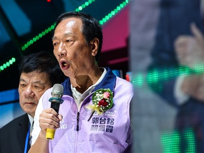 郭台銘下午2時送交連署書 取消媒體訪問