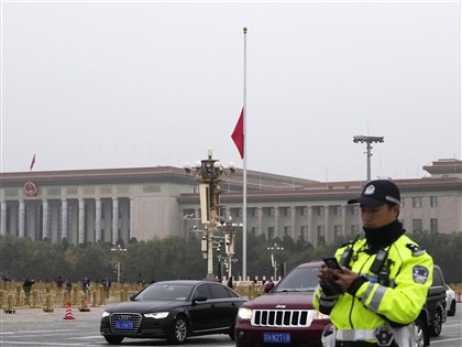 李克強火化 北京戒備警力大增、天安門等多地降半旗誌哀