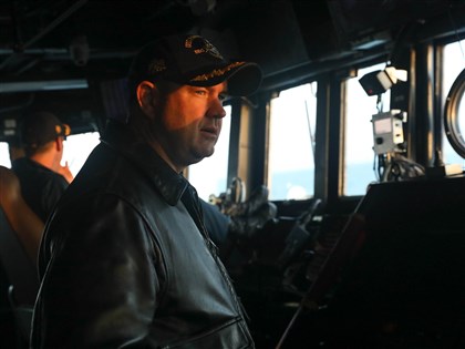 美加軍艦例行性通過台海 美國海軍：符合國際法