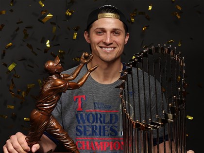 席格手感燙3轟創游擊手紀錄 2度獲世界大賽MVP史上第4人[影]