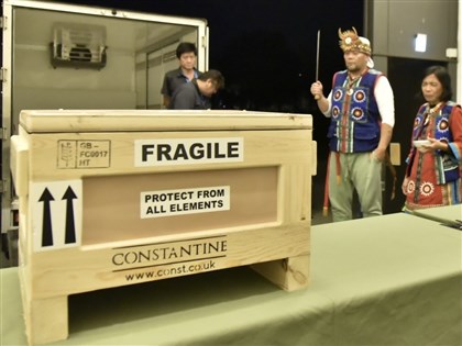 牡丹社事件排灣族4勇士遺骨抵台 族人見證寄藏南科考古館