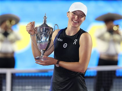 WTA年終賽稱后 斯威雅蒂世界排名重返第1[影]
