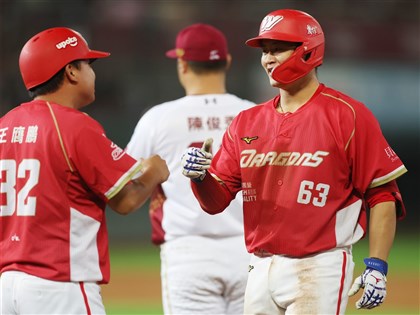 台灣大賽G4伍鐸7局好投、蔣少宏超前安 味全龍擊敗桃猿扳平戰局[影]