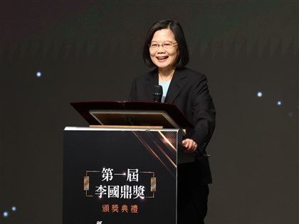 張忠謀獲頒李國鼎獎 蔡總統肯定貢獻稱台灣半導體領先世界非偶然