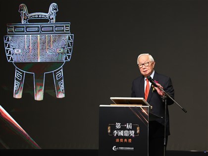 張忠謀獲頒李國鼎獎 施振榮等產業界大老齊聚致意