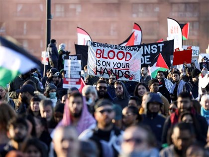 倫敦30萬人示威挺巴勒斯坦 籲停止轟炸加薩[影]